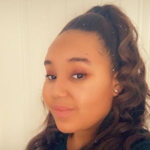 Meet your Posher, Mia